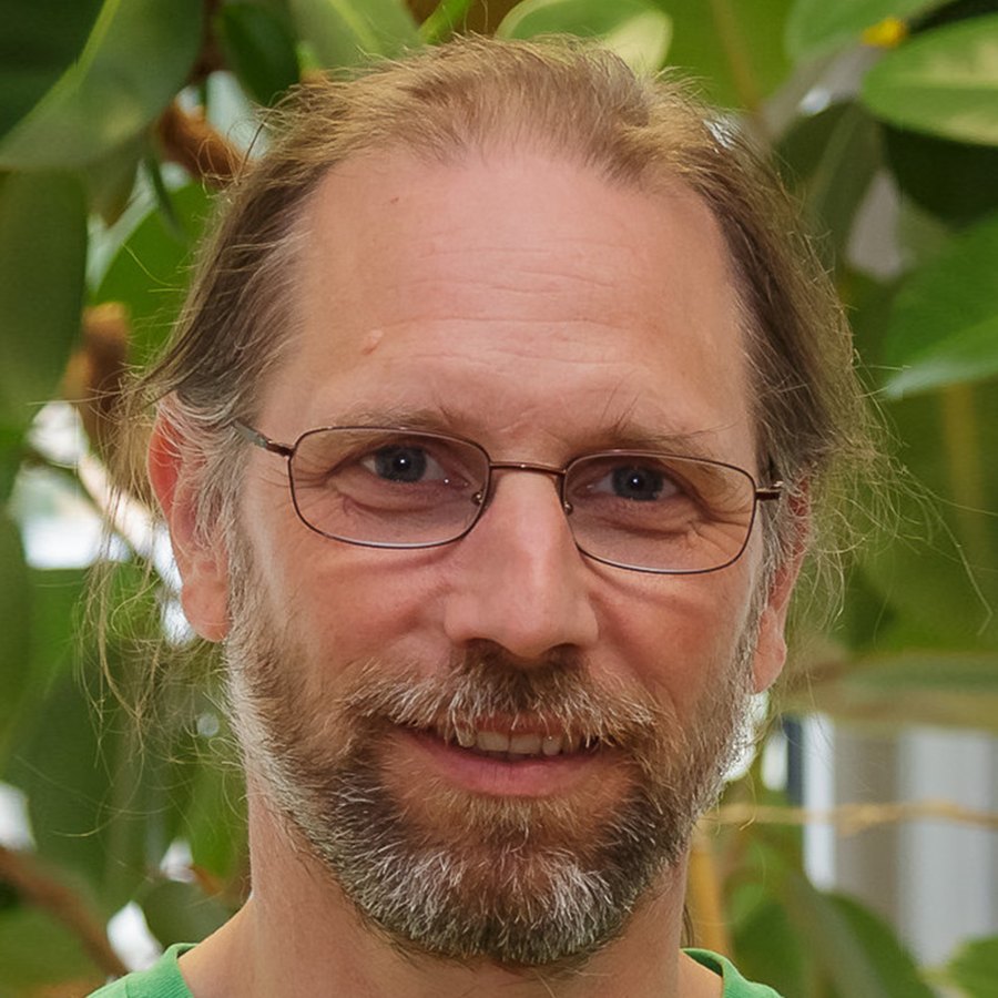Portrait of Hartmut Haeffner